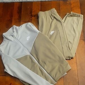 Nike boys xl track suit
